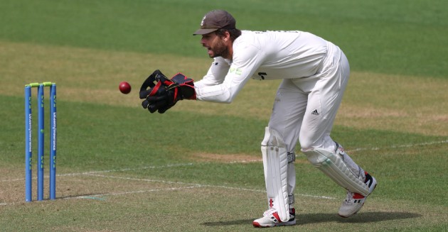 Surrey edge past Warwickshire on Day Two