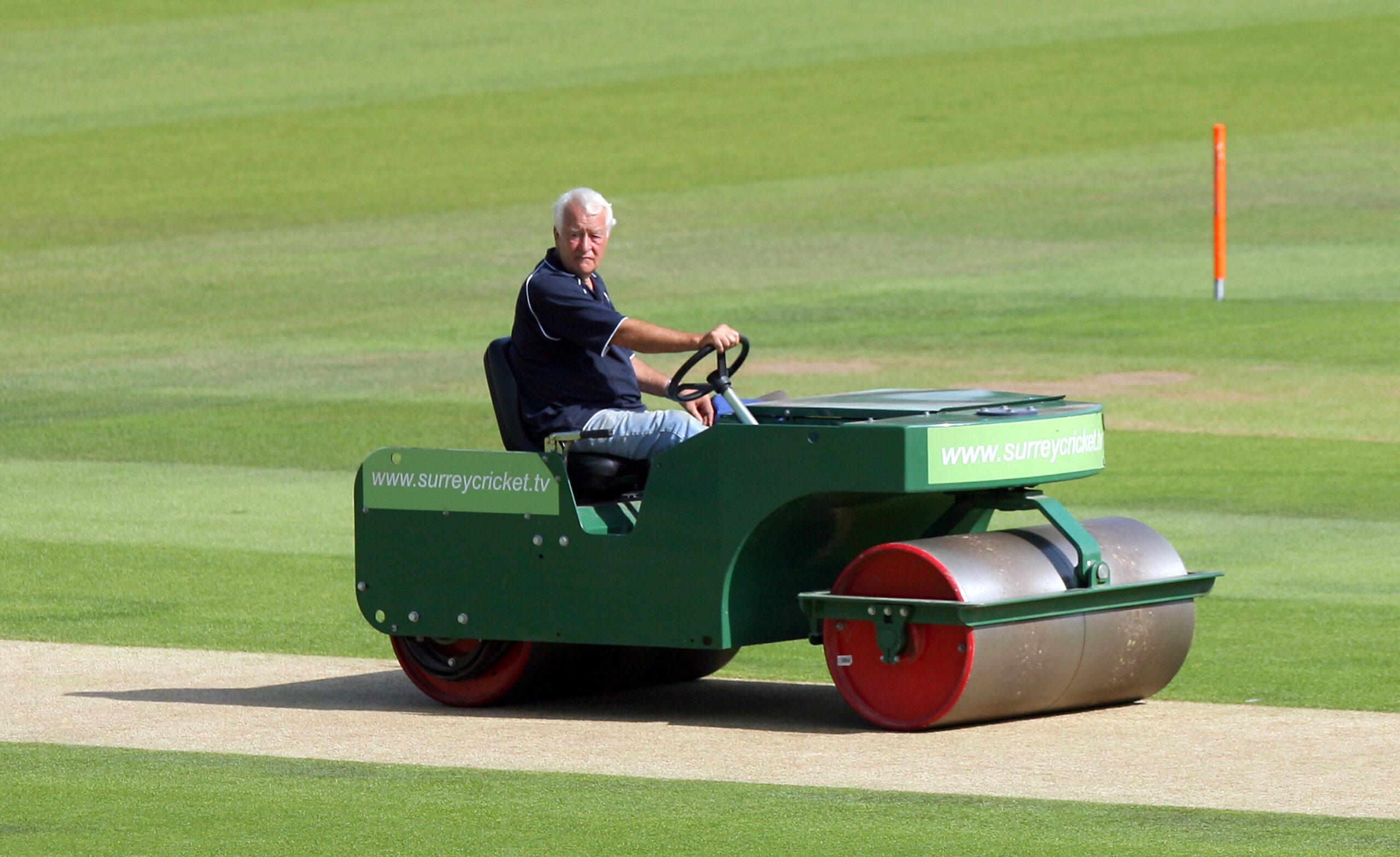 Tribute to retiring Surrey legend Bill Gordon