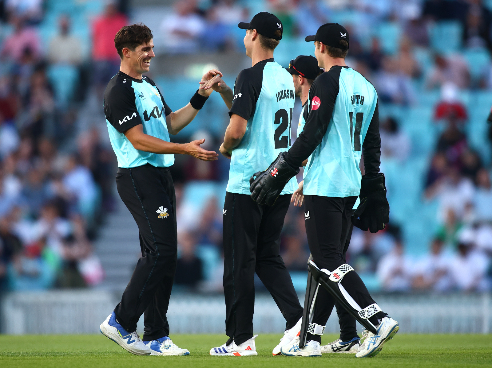 Curran and Abbott bowl Surrey to huge win over Somerset