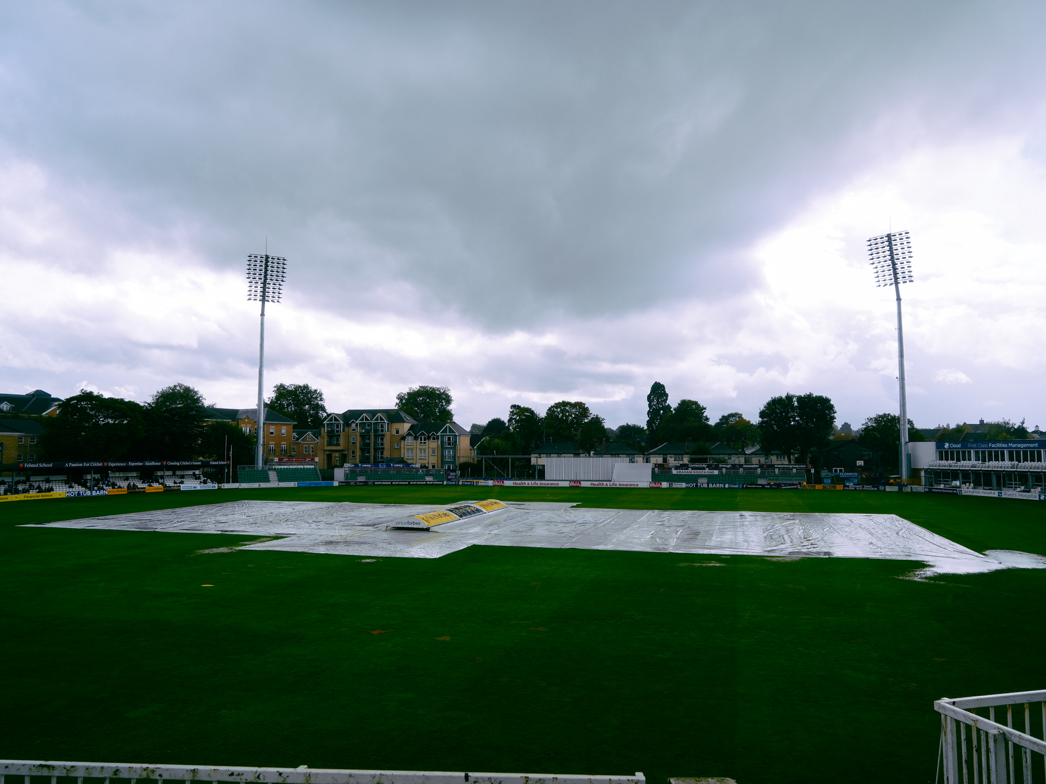 Rain halts first day at Chelmsford