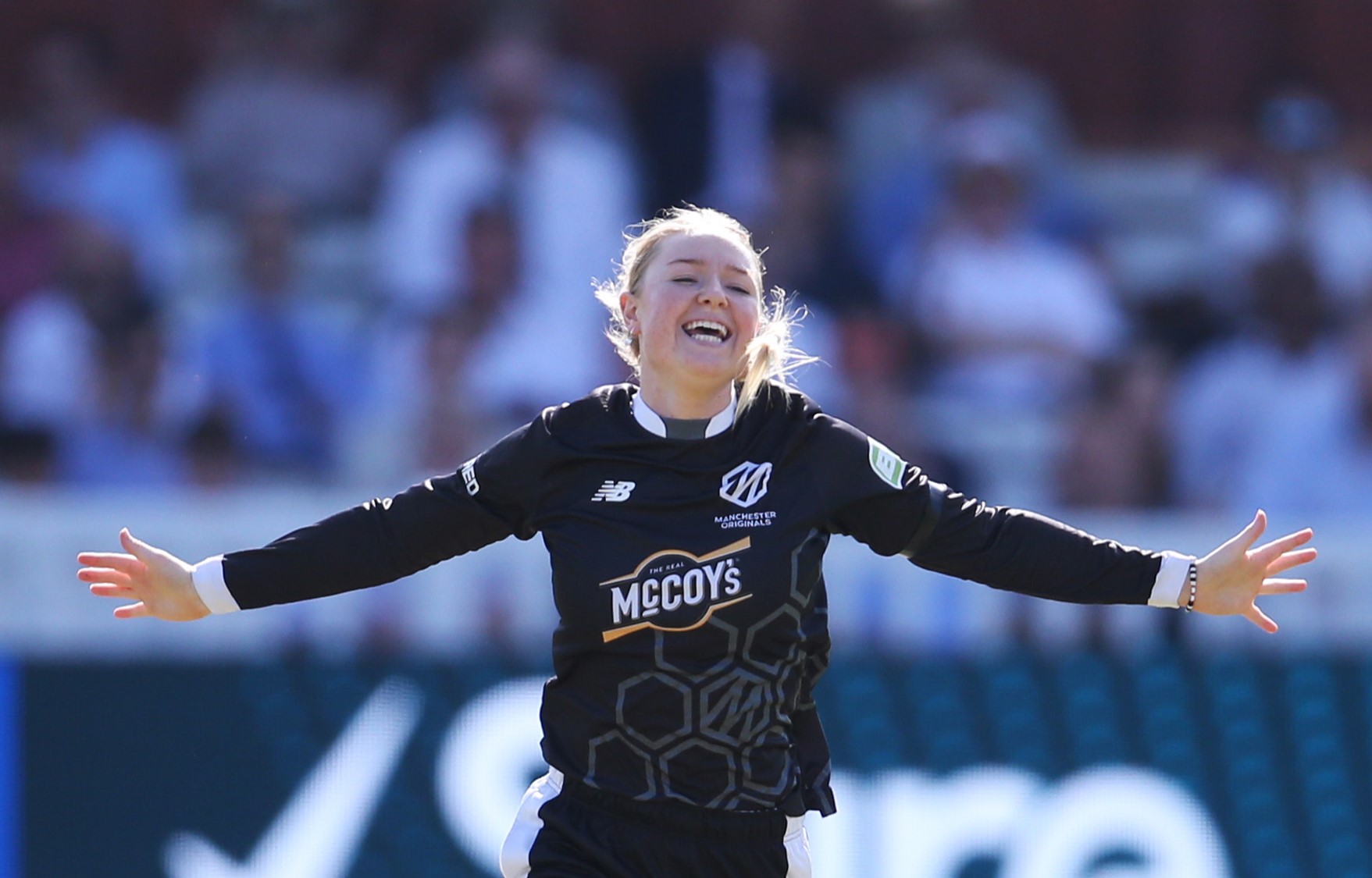 Alice Monaghan signs for Surrey