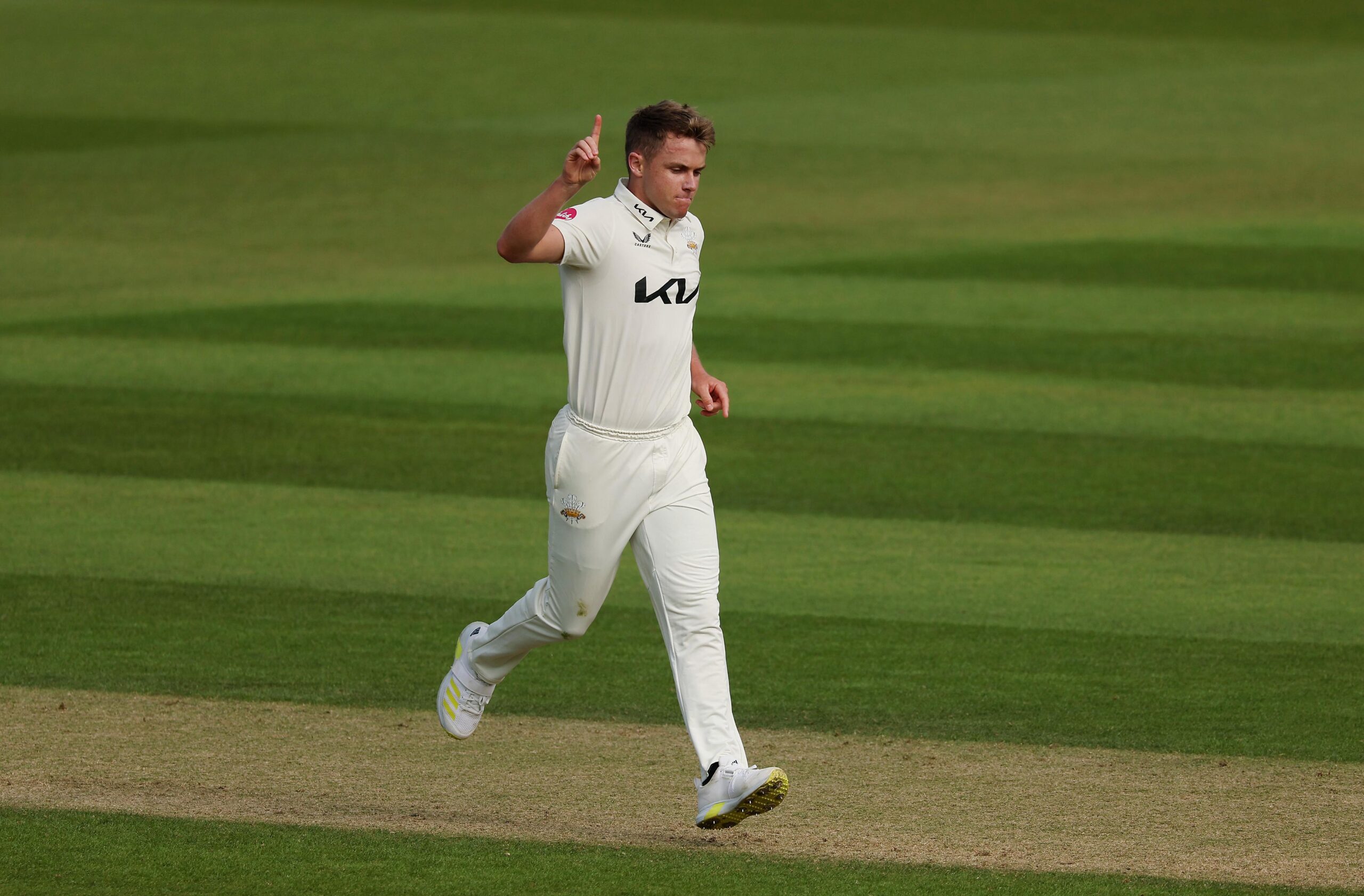 Surrey finish home season with thumping victory over Durham